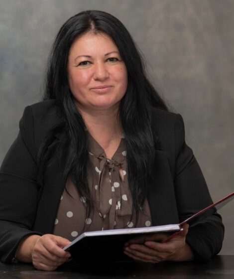 Alina Vance, profesoară de limba română
